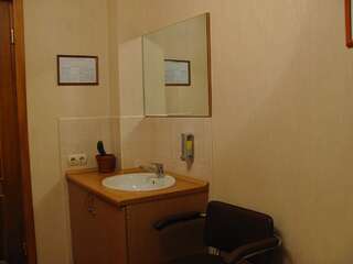 Отель Отель Славянск Славянск Одноместный номер эконом-класса с общей ванной комнатой и туалетом-4